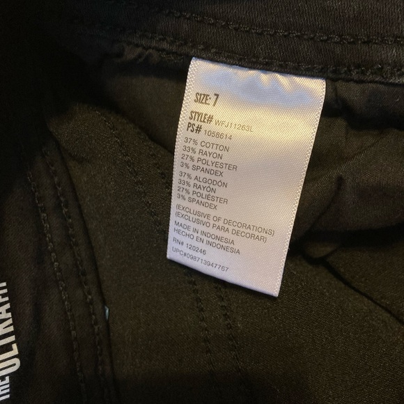 WALLFLOWER BLACK HIGH RISE SHORTS - Picture 4 of 4